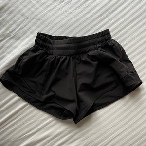 Lululemon Hotty Hot shorts 2.5”
